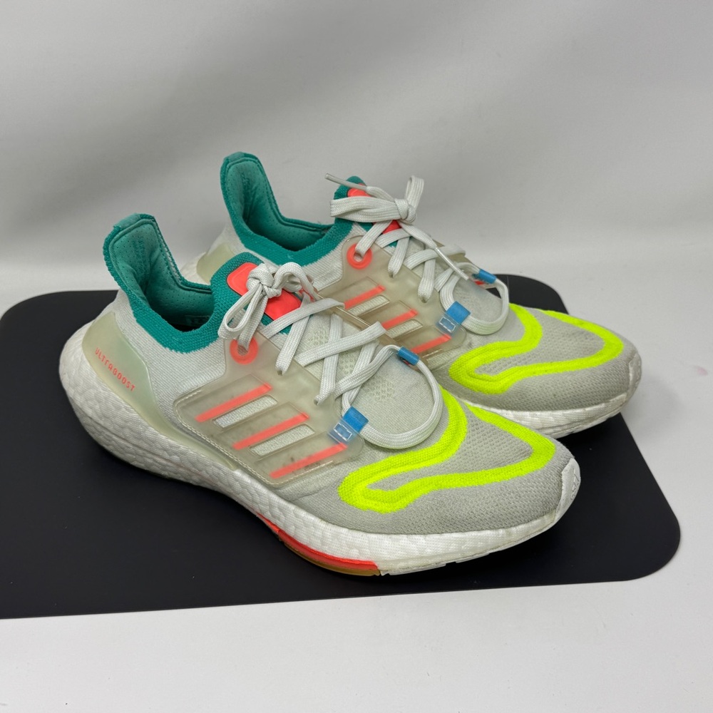 adidas UltraBoost 22 Running Shoes Womens Size 8 White Turbo Mint Sneaker GX8015